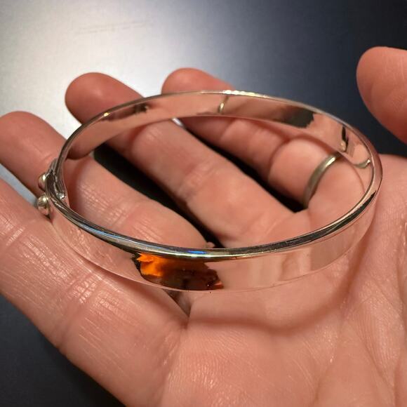 Robert Lee Morris Soho Silver Tone Bangle Bracelet RLM - Picture 6 of 9